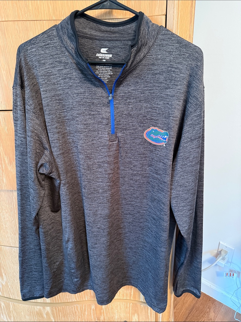 Colosseum Charcoal Gray Pullover with Blue Zip and Multicolor Gators Patch